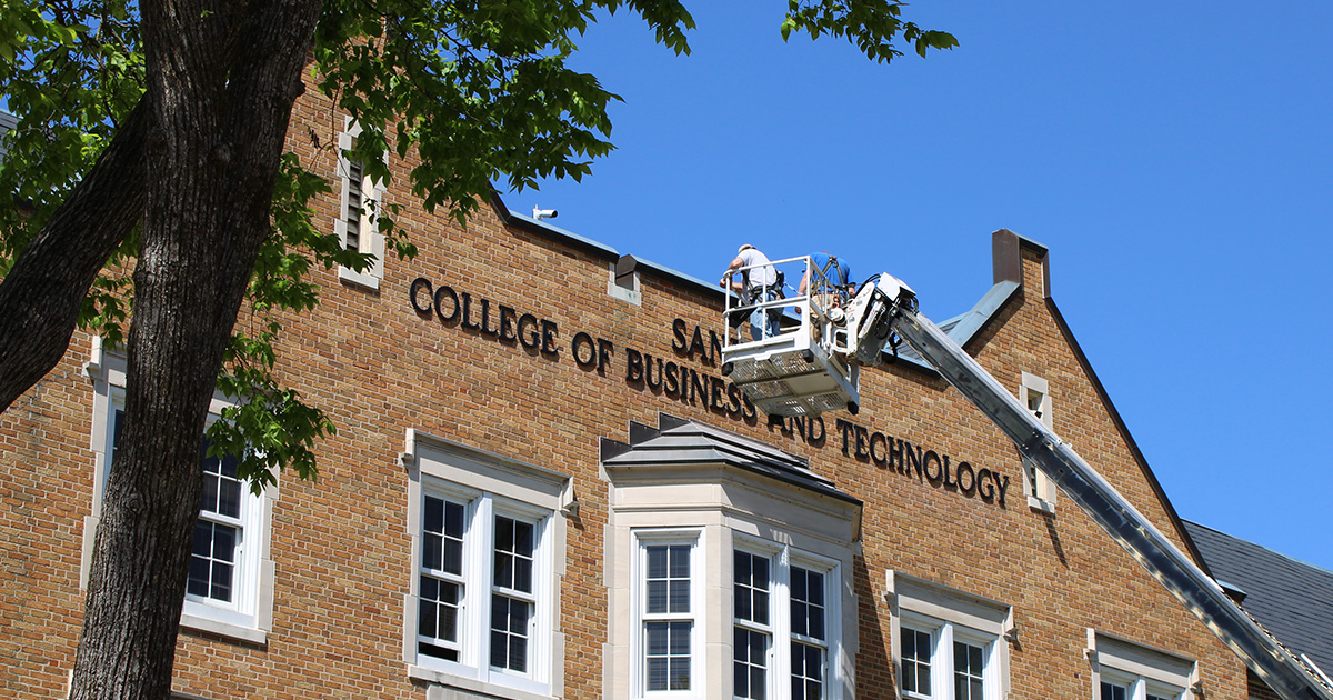In a ceremony Thursday afternoon, representatives from the Sanders Family and the University unveiled the Sanders Family name on Keller Hall.